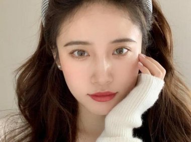 “大波浪”彻底失宠了，今年流行“复古波浪卷”，时髦又显魅力