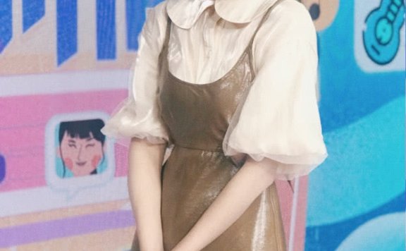 沈梦辰和吴宣仪同为双丸子头造型卖萌，却看不出年龄差，你更喜欢谁呢？