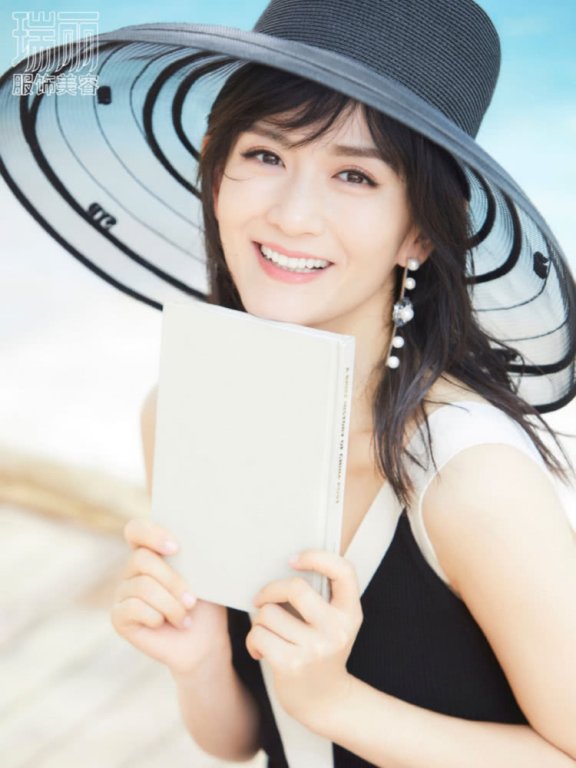 谢娜登《瑞丽》封面,连换6套造型,38岁秒变18岁少女!