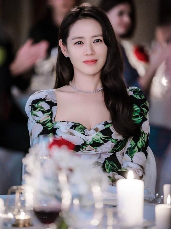韩国明星孙艺珍年轻时神颜难逢敌手,纯天然氧气初恋脸实在太美