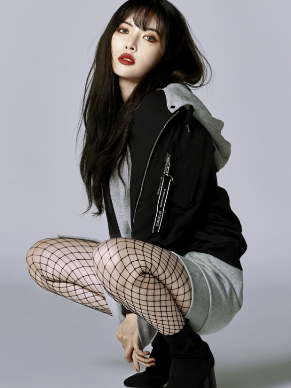 韩国女星金泫雅又挑战白色搭配,看到效果一般人不敢穿