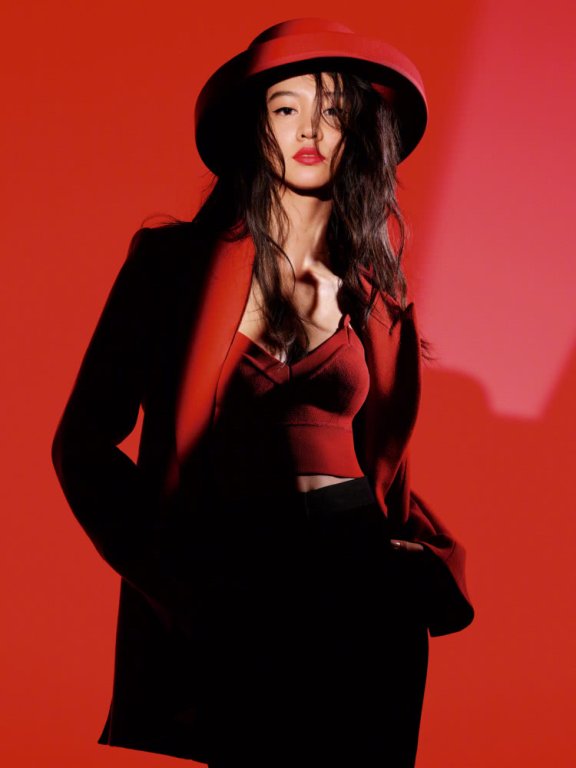 木村光希最新杂志曝光，挑战红色造型意外惊艳！