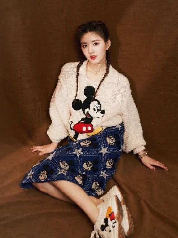 赵露思把“花朵”穿在身上,笑起来比初恋都甜