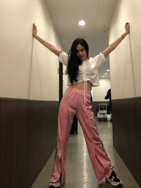 孙娜恩也太会穿了吧,简直就是穿搭的一本百科全书