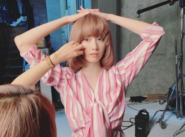 林允儿大变风格，顶厚重假发造型非主流，齐刘海真没有认出来