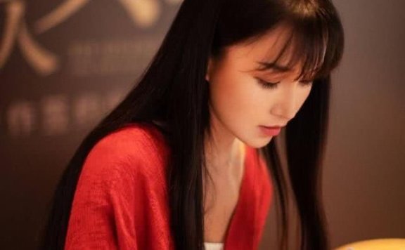 李子柒海外粉丝突破千万!一身红衣简直仙女下凡