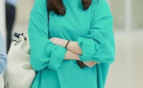 国民初恋林允儿带你轻松玩转下衣“失踪”,这穿衣打扮简直绝了