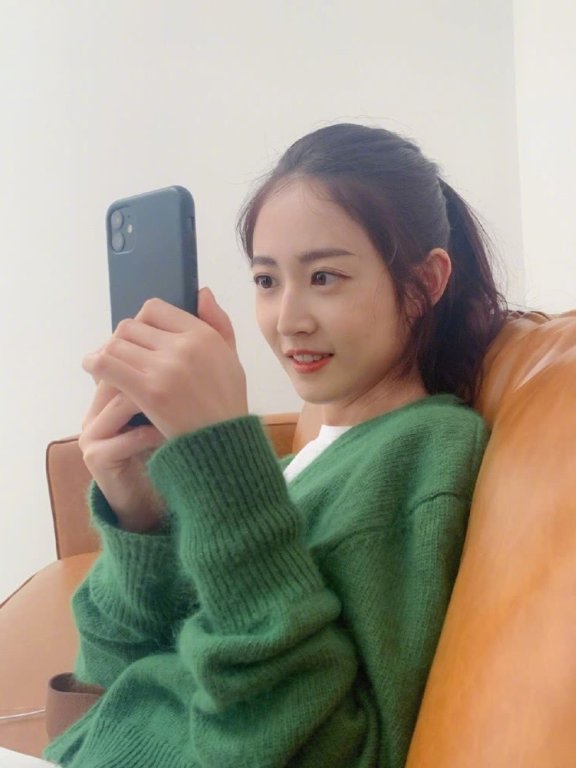 陈钰琪晒私照太好看,终于明白唐嫣为啥力捧她了