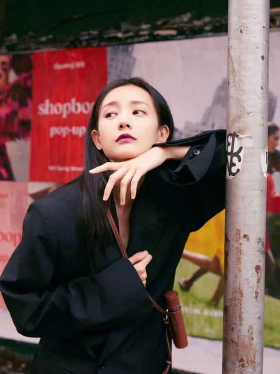 李一桐出道就成为大女主,现在气质身材已经“熟透了”