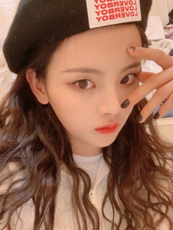 杨超越人气越来越高!小仙女的精致生活,从私服穿搭就能看出