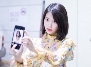 IU李知恩大方承认整容 一举动再登热搜