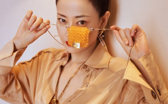 演《延禧攻略》走红却被爆隐婚生子,今谭卓穿豹纹装紧身裤自带女王范