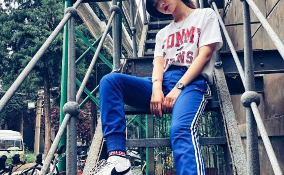 孟美岐玩转叠穿搭配法:走路自带舞台风!真不愧是“行走的衣架”