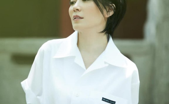 俞飞鸿也太会穿了,一件白衬衫配半身裙就让气质开挂