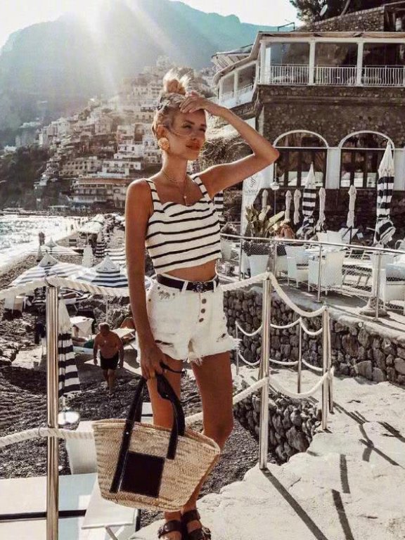 德国旅行时尚博主把夏装穿火了，每一套搭配都舒适高级