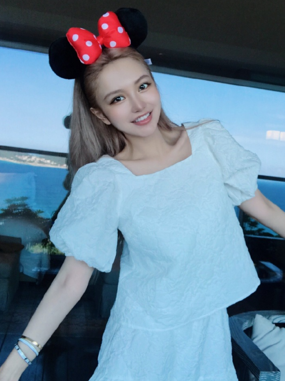 周扬青分手后彻底大变样！染金发＋公主装，那谁看了不后悔？