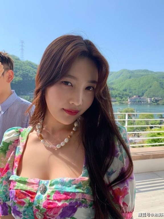 “性感炸弹”回归！Joy 朴秀荣公开新曲 MV 花絮照大秀性感魅力