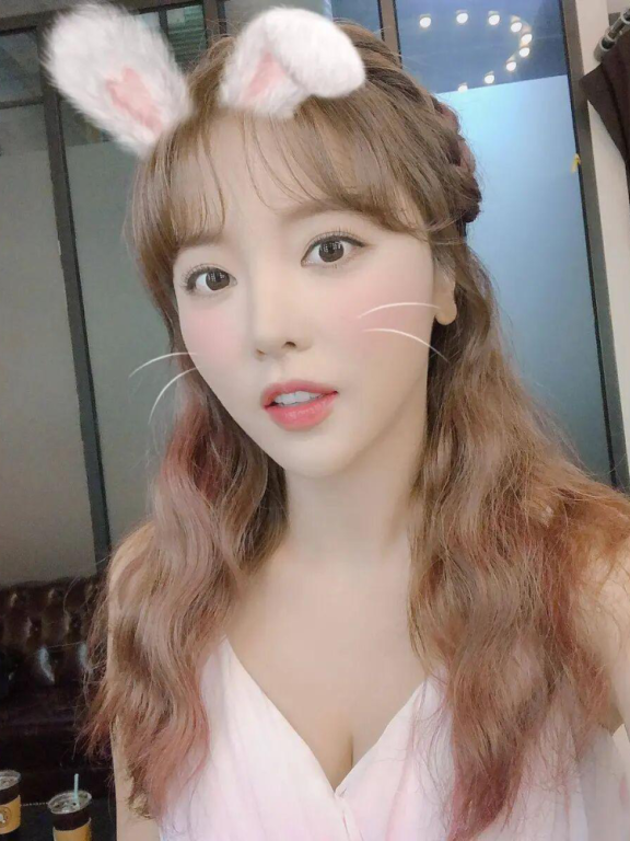 洪真英穿搭减龄又甜美,教你掌握微胖女生穿搭技巧