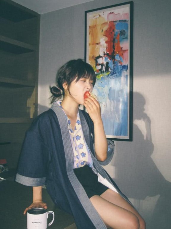 沈月花衬衣短裤搭配和服秀出小情调,御姐范渐显