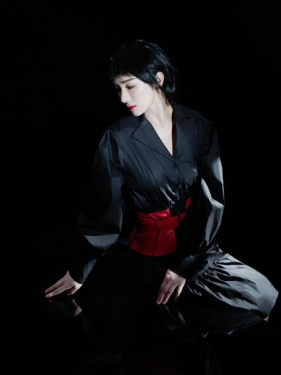 黄奕登时尚杂志大玩酷帅风！眉上刘海潮短发拍大片霸气十足