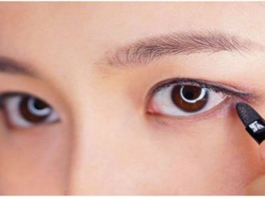 化妆步骤怎样化淡妆,新手如何画适合上班的快速妆容