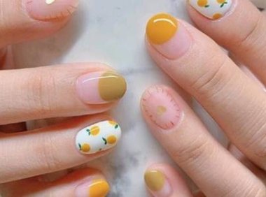 美甲图片2020新款式,夏天流行的清爽森系美甲图片