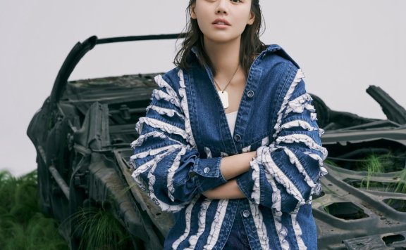 马思纯登《瑞丽》时尚杂志清爽时尚写真图片