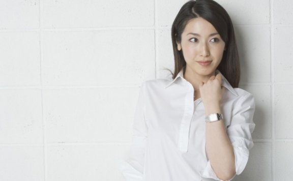 白衬衫怎么穿好看,怎么穿才有高级感