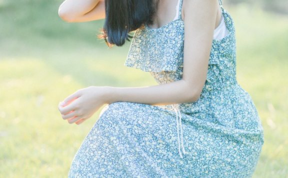 碎花裙穿什么颜色不显老气,这3种色彩清新又飘逸