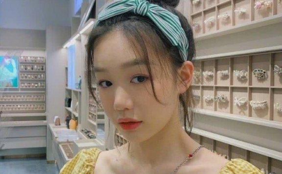 美少女发饰来袭!小时候被嫌“土气”的发箍,强势回归了