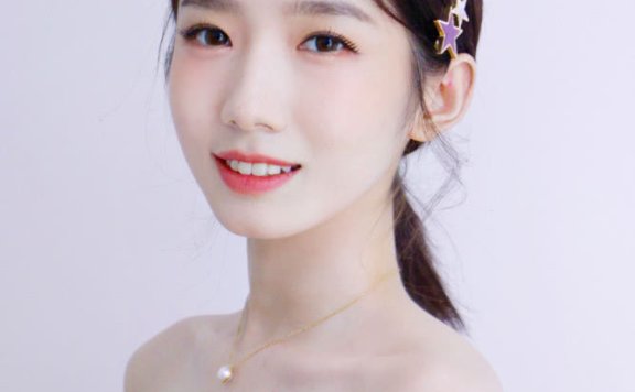 火箭少女直播秀,吴宣仪挑战渔网装,SUNNEE叠穿造型太惊艳!