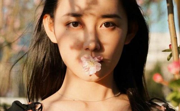 蒋依依教你夏天穿的简约又好看,时尚感满满