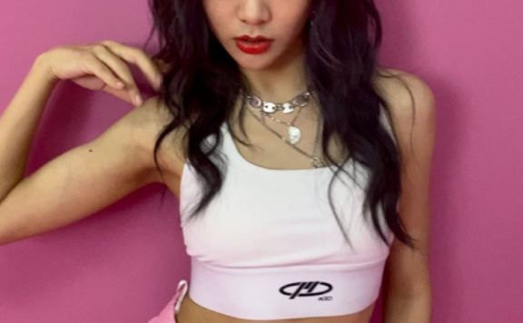 谢可寅出道后挑战“炫腹装”,看清腰围后,这怕是被天使吻过?