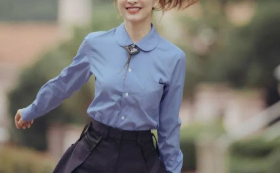 吴昕高马尾配休闲服，越来越像18岁少女