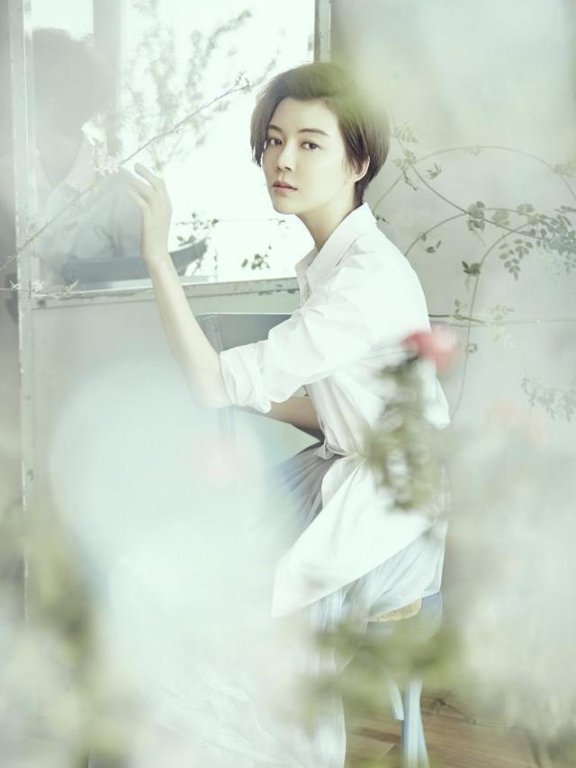 车晓剪了短发拍大片,单身让她美出新高度