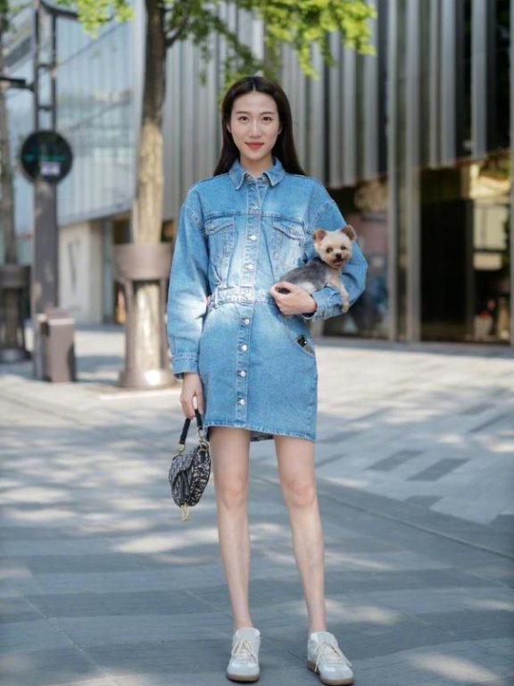 夏日“牛仔穿搭”拒绝太普通，学街头达人的穿法，时髦又吸睛