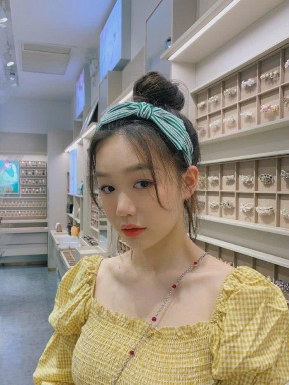 美少女发饰来袭!小时候被嫌“土气”的发箍,强势回归了