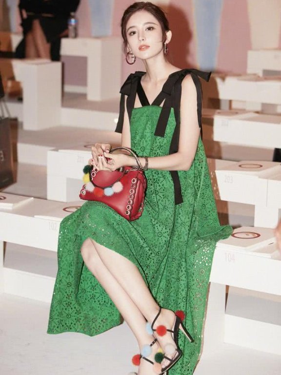 古力娜扎穿“奶奶裙”气质没得说,高级感满满