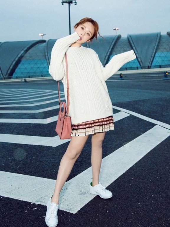 杨紫穿裙子只露出10厘米，这腿围确定真实存在