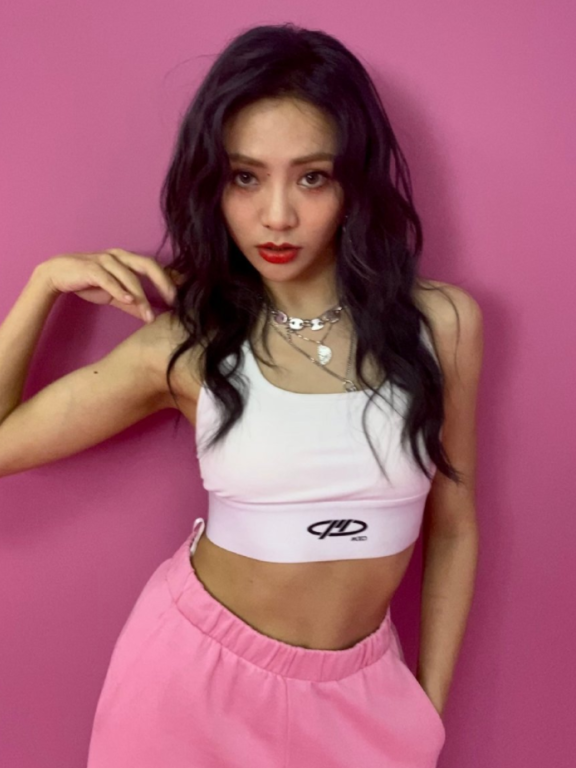 谢可寅出道后挑战“炫腹装”,看清腰围后,这怕是被天使吻过?