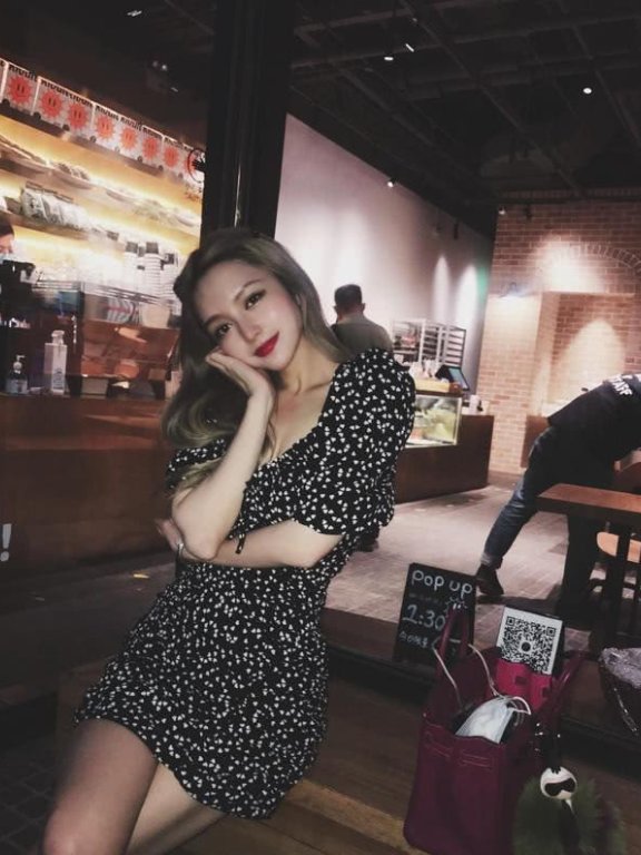 周扬青穿“有料”小洋装尽显好身材，美的令人心动