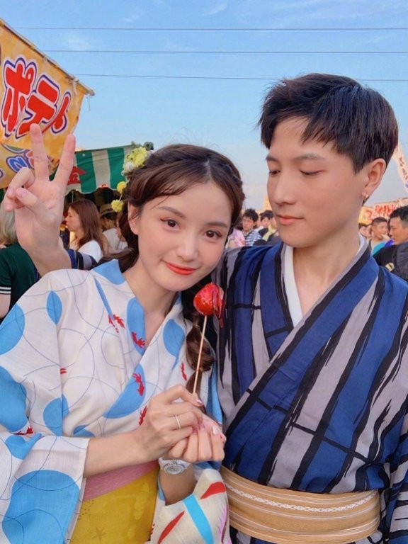 林小宅和7年男友分手后变化真大,穿抹胸裙秀香肩成熟到认不出