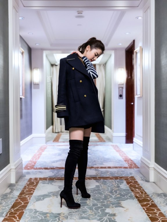 刘亦菲制服长靴性感时尚风格写真