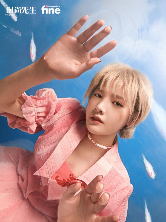 《创造营》大片上线,希林娜依·高丸子头抢镜,赵粤刘梦短发惊艳