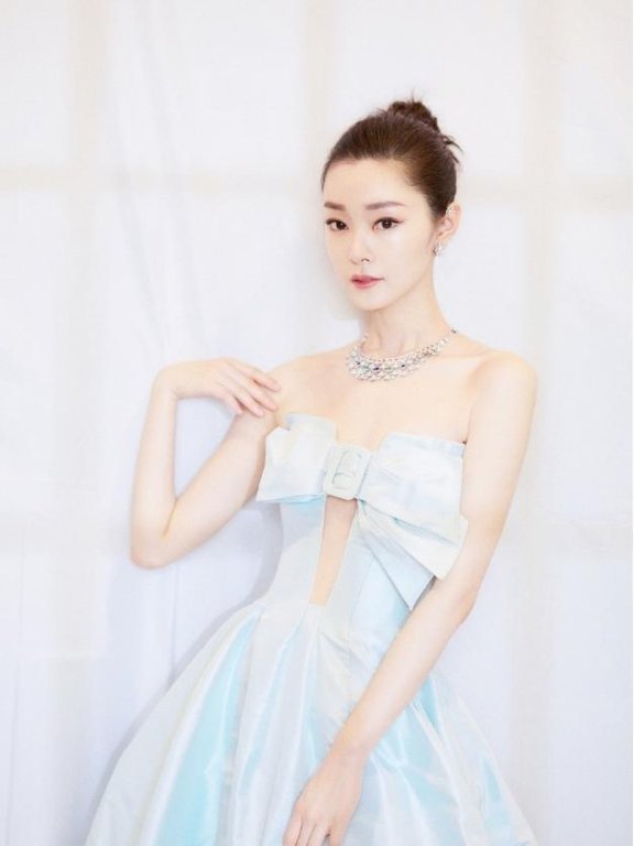宋轶穿蝴蝶裙太美丽,裙子“撕开个口子”美出新高度