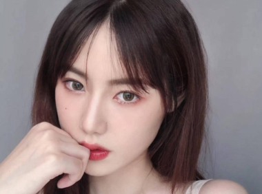 YSL小金条：口红界的颜值担当，复古玫瑰酒红色调击垮男友内心防线
