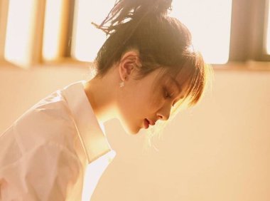 杨紫的发型太适合短发女孩儿了!青春又靓丽