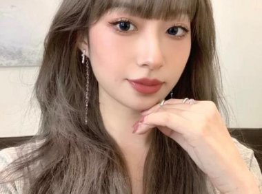 有种叫“烟熏米灰色”的新发色显白还好看,夏天染刚刚好