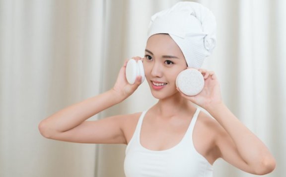 脸干燥起皮补水小妙招，夏天脸上起皮护理小方法