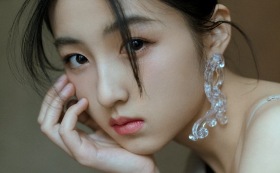 张子枫清新靓丽写真图片